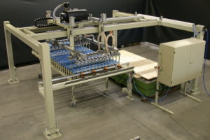 Laengs- und Querfoerderer mit integriertem Wendesystem